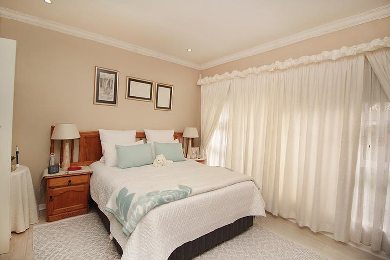 4 Bedroom Property for Sale in Hartenbos Heuwels Western Cape